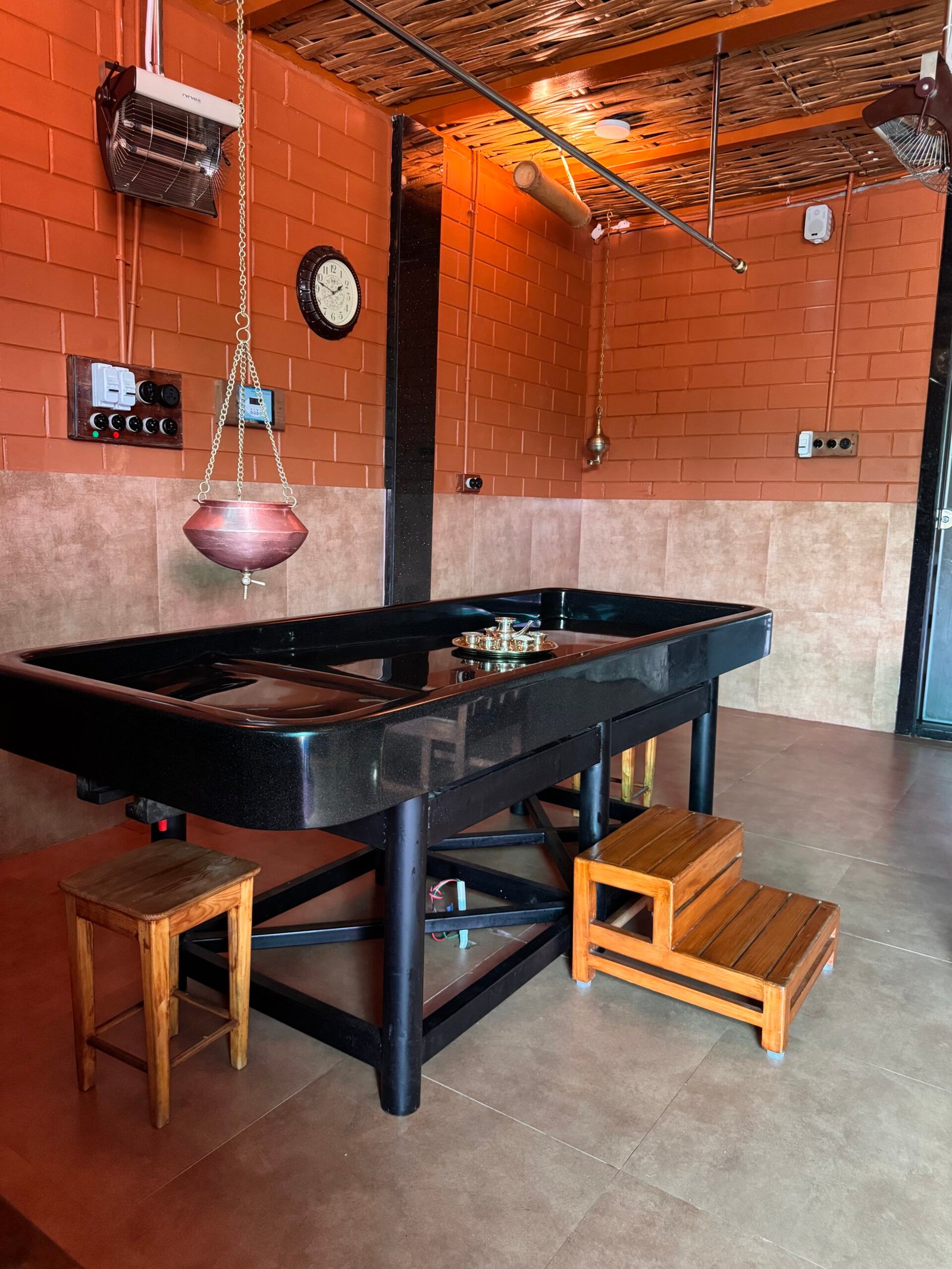 Clean Ayurvedic therapy space at IVAC